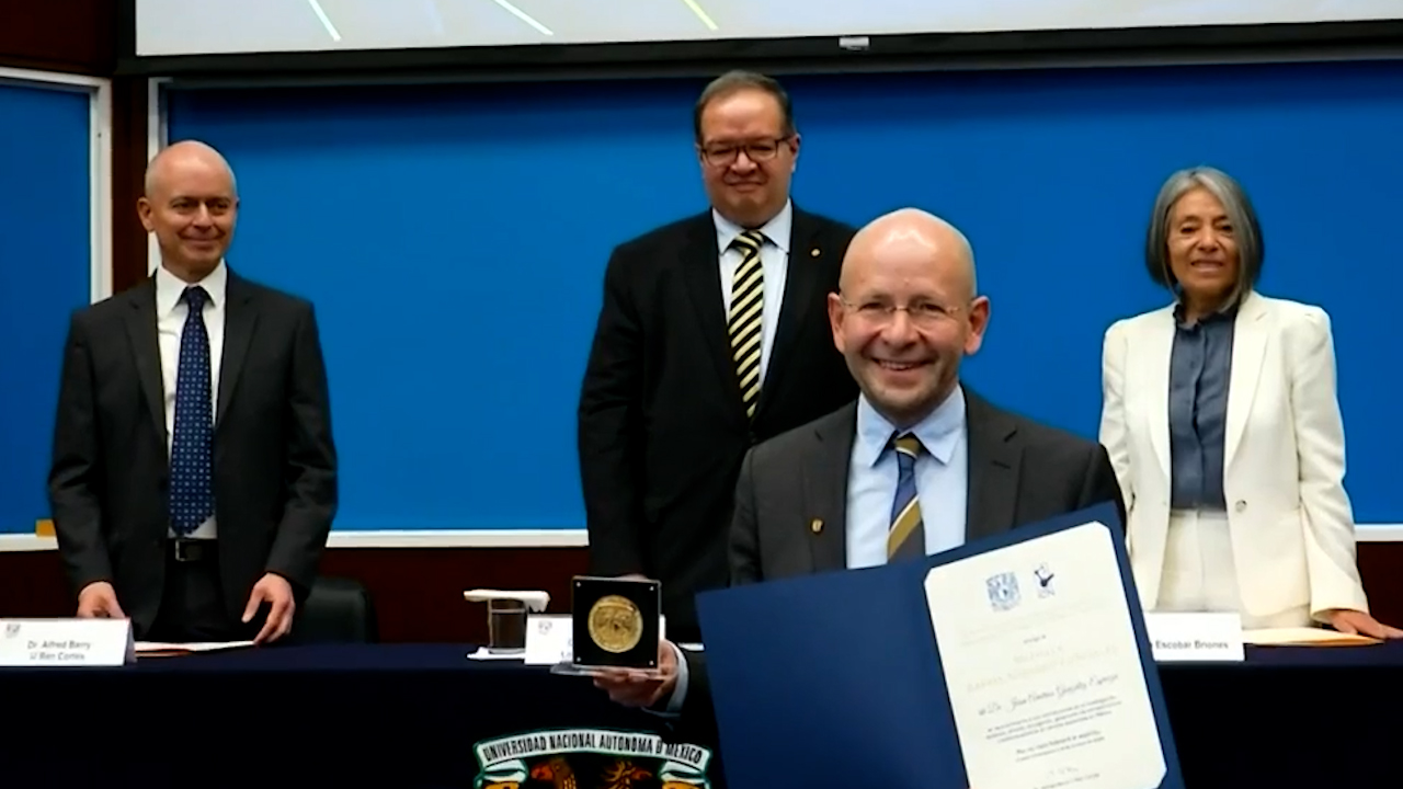 UNAM entrega la Medalla Doctor Rafael Navarro González al investigador Juan Américo González Esparza