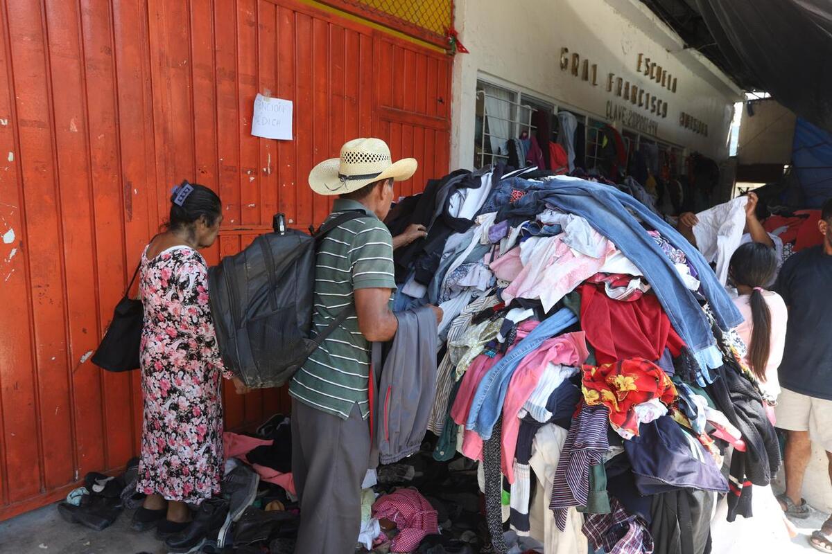 "No tenemos a donde ir ni a donde llegar": Más de 200 personas permanecen en albergues de Xicotepec, Puebla