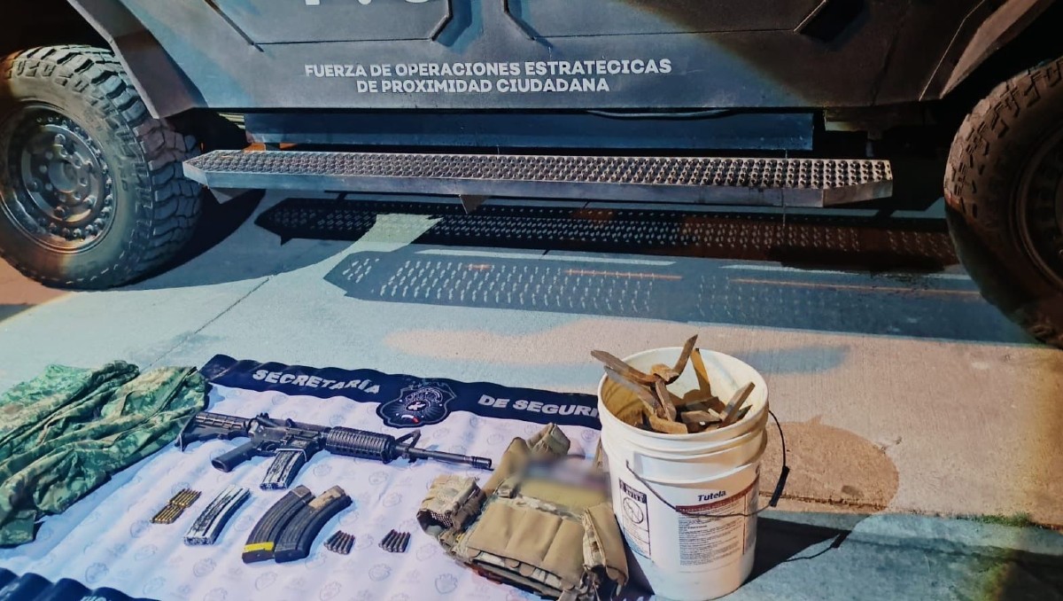 Aseguran armas dentro de vehículos en Teocaltiche, Jalisco (Cortesía)