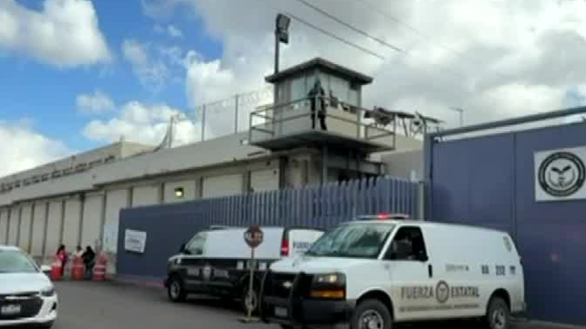 En Baja California, presas de la penitenciaria La Mesa exhiben golpes y teléfonos de alta gama
