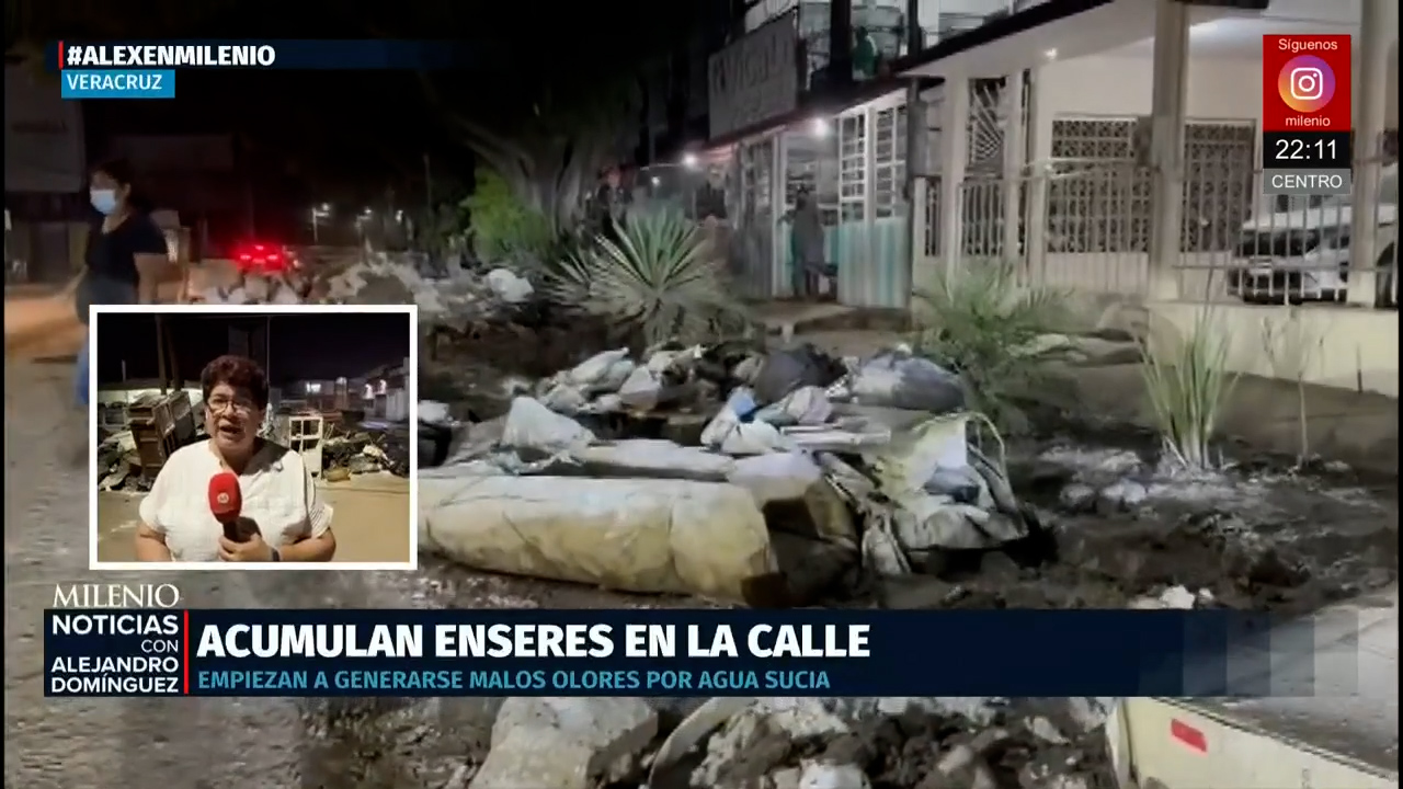 Calles de Veracruz llenas de enseres cubiertos de cal tras las inundaciones