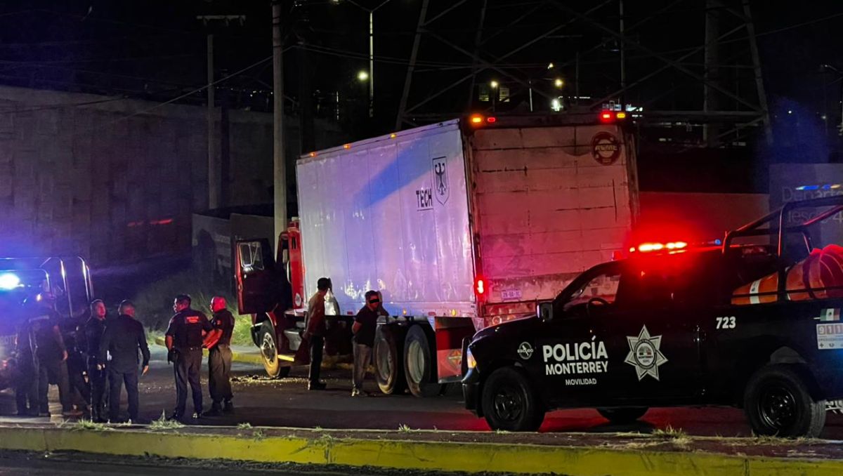 El camión fue interceptado en el bulevar Gustavo Díaz Ordaz | Édgar Plata