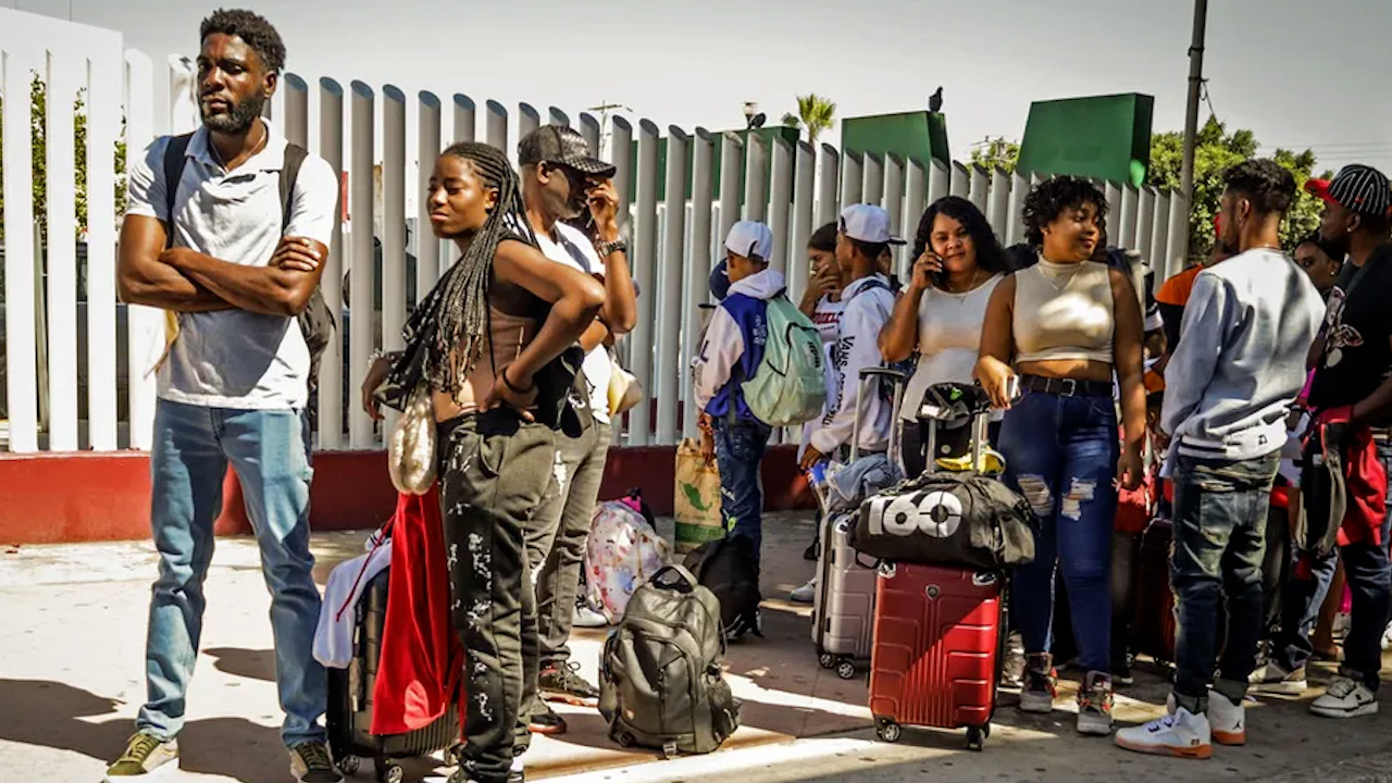 EU anuncia multa de 5 mil dólares a migrantes por ingreso ilegal