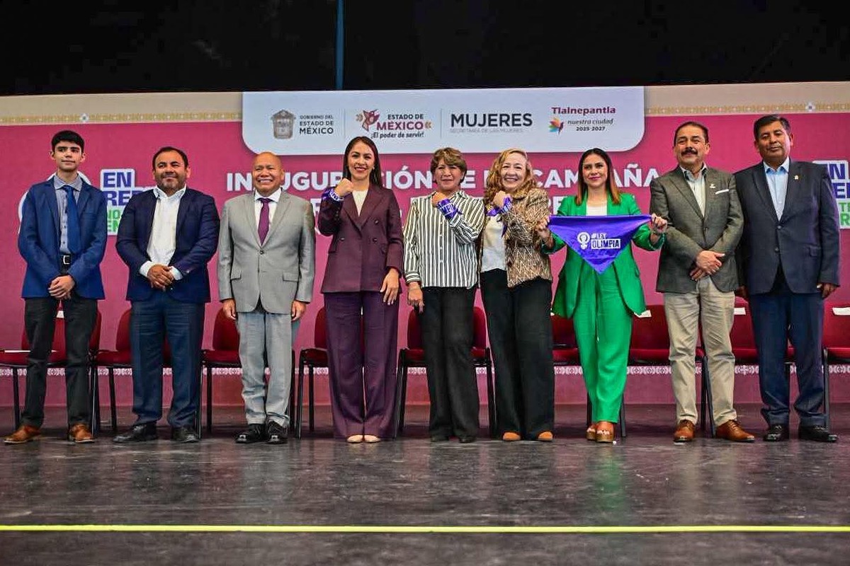 La Gobernadora de la entidad, Maestra Delfina Gómez Álvarez arribo al Teatro Centenario para dar los pormenores. | Especial