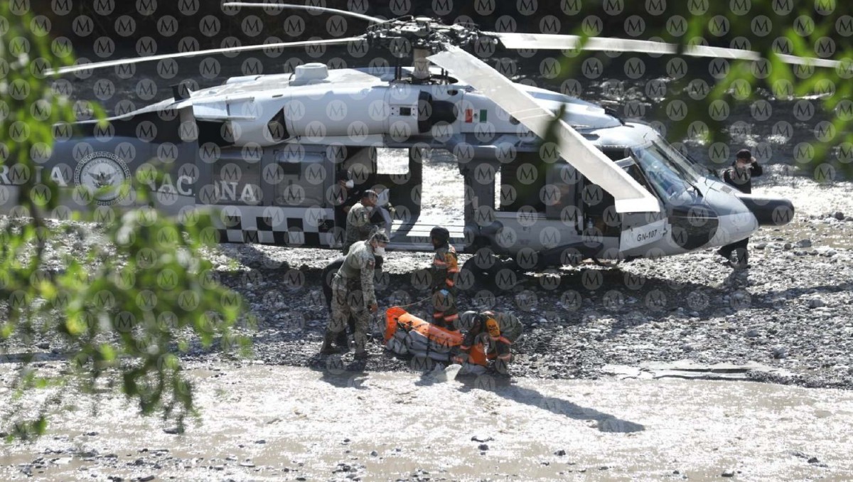 Helicópteros de la Guardia Nacional y del Ejército llevan insumos a los afectados en la localidad. | Foto: Jorge Carballo