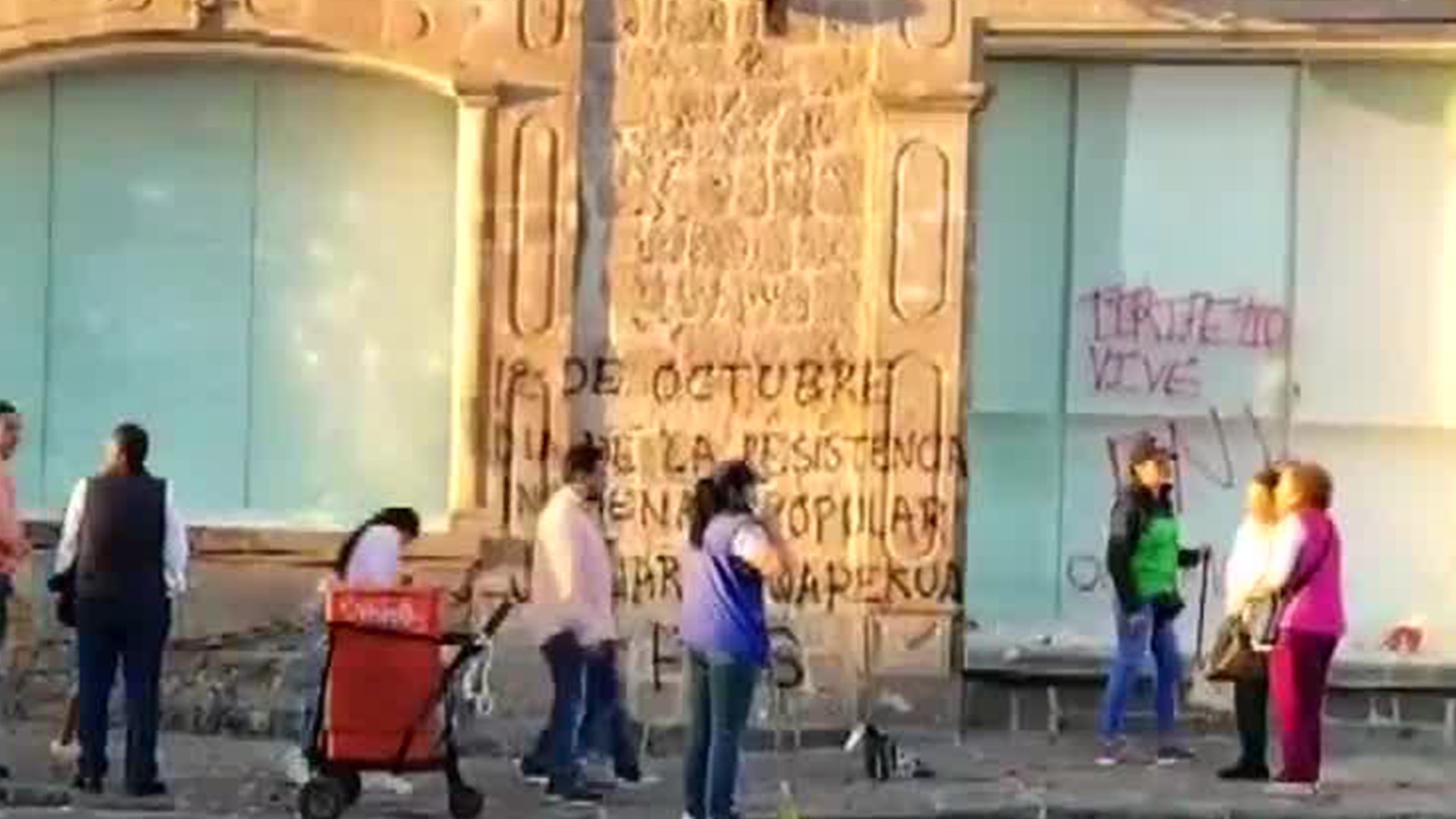 En Morelia, Michoacán, normalistas vandalizan 350 negocios y dañan patrimonio de la UNESCO