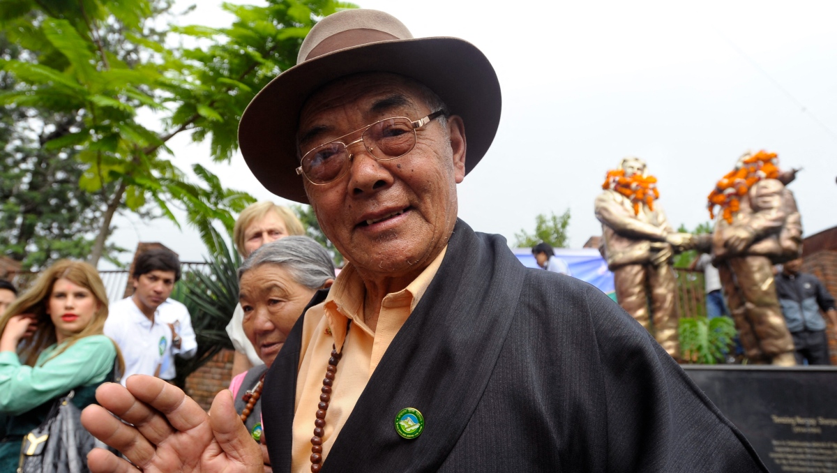 Muere Kanchha Sherpa, último superviviente de la primera expedición que llegó a la cima del monte Everest (AFP)