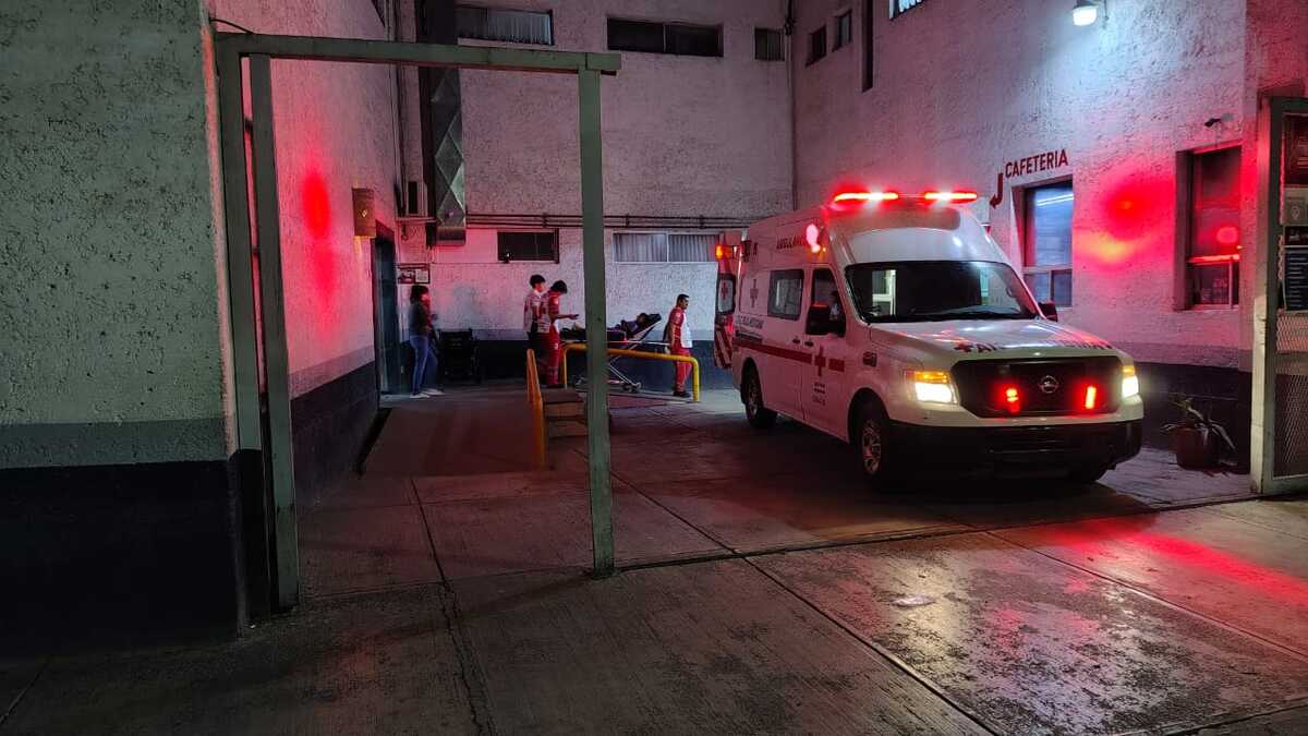 Arribó un vehículo particular a las instalaciones de Cruz Roja Mexicana solicitando auxilio. | Especial