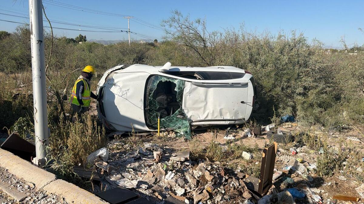 El choque sólo provocó cuantiosos daños en la camioneta y dejo a la mujer con crisis nerviosa. | Especial