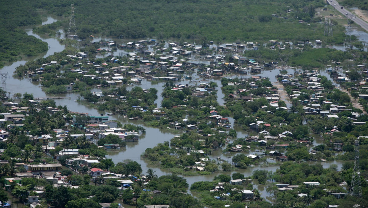 comunidades inundadas por el desbordamiento del río Pánuco en Veracruz, 2008 | Cuartoscuro