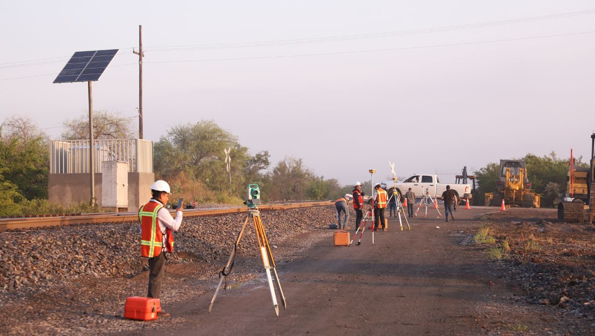 El director de la firma indicó que el proyecto ferroviario entre ambas ciudades fortalecerá la integración económica y urbana del corredor. L. Guerra