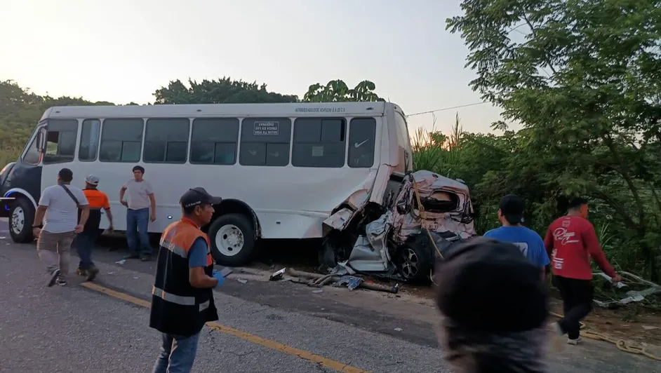 Doble accidente en carretera del sur de Veracruz deja tres muertos y cinco heridos