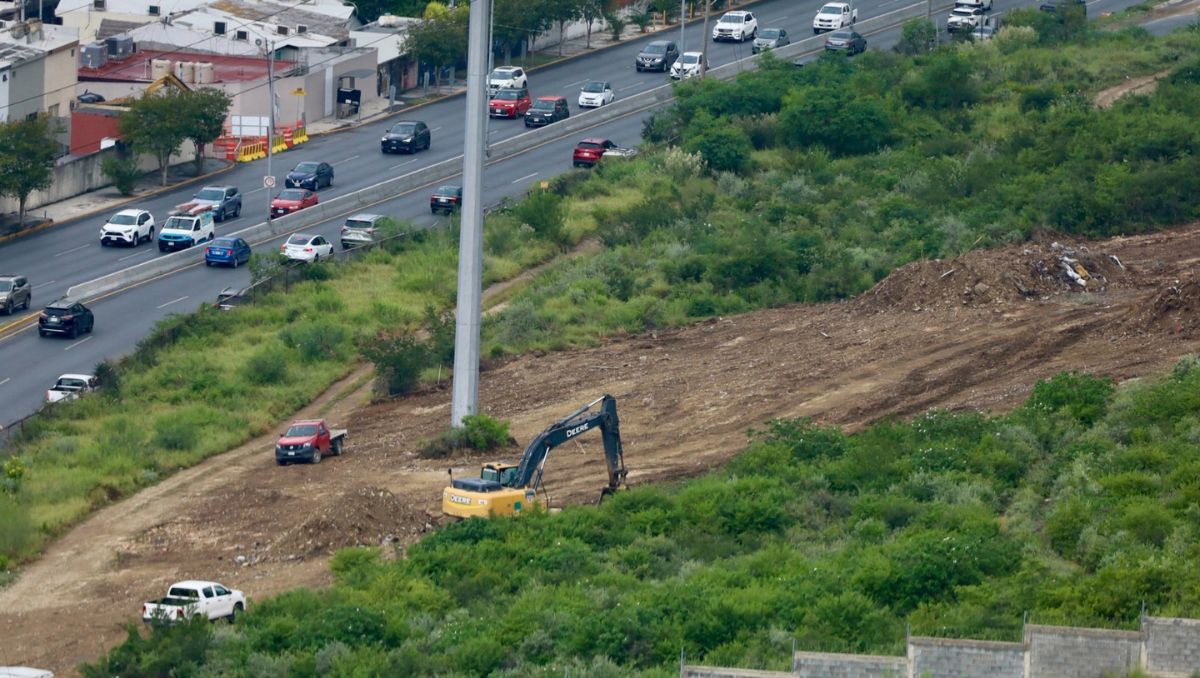La primera etapa se realiza a lo largo de 980 metros lineales de drenaje pluvial “tuneleado” y a “cajón abierto”. Roberto Alanís