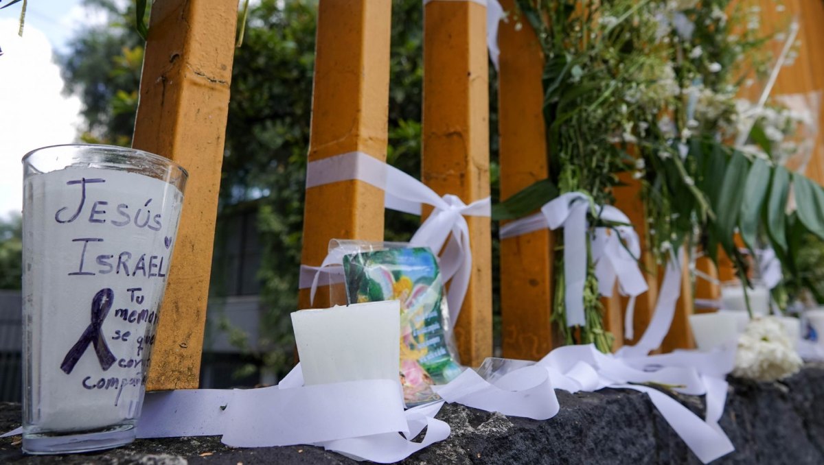 Memorial colocado afuera del CCH Sur en honor a Jesús Israel | Cuartoscuro