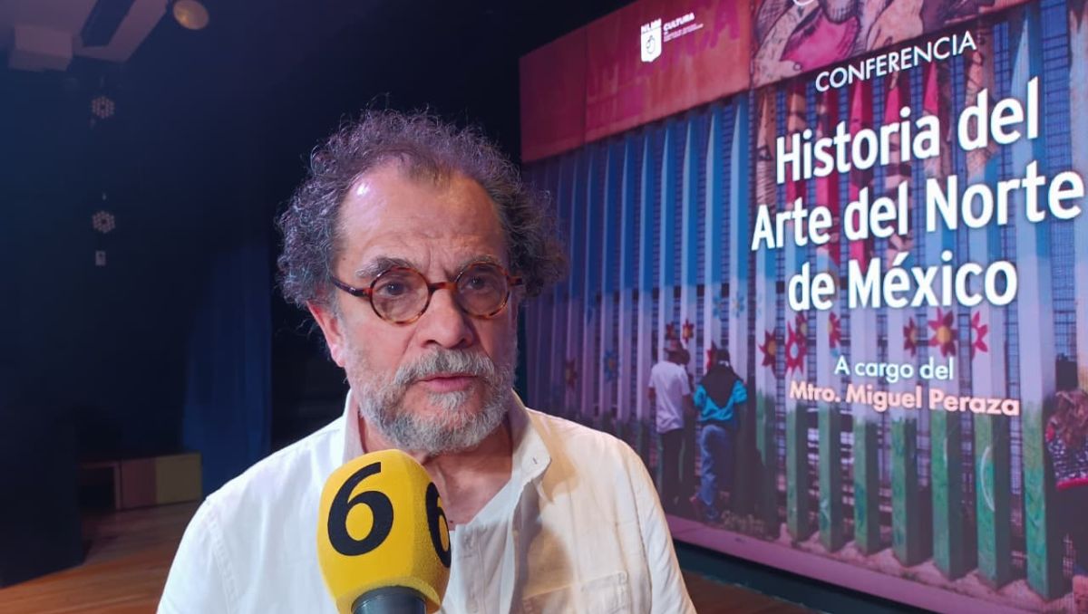 Miguel Peraza en su conferencia "Historia del Arte del Norte de México". | Lolita Lastra