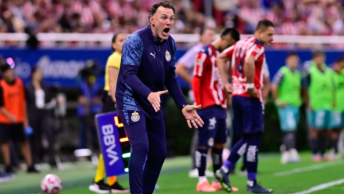 El argentino pidió no distraer al delantero con el tema de la selección nacional (Foto: MexSport)