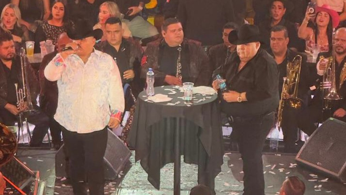 Chuy Lizárraga y El Coyote triunfaron en el Palenque de Fiestas de Octubre (Milenio)