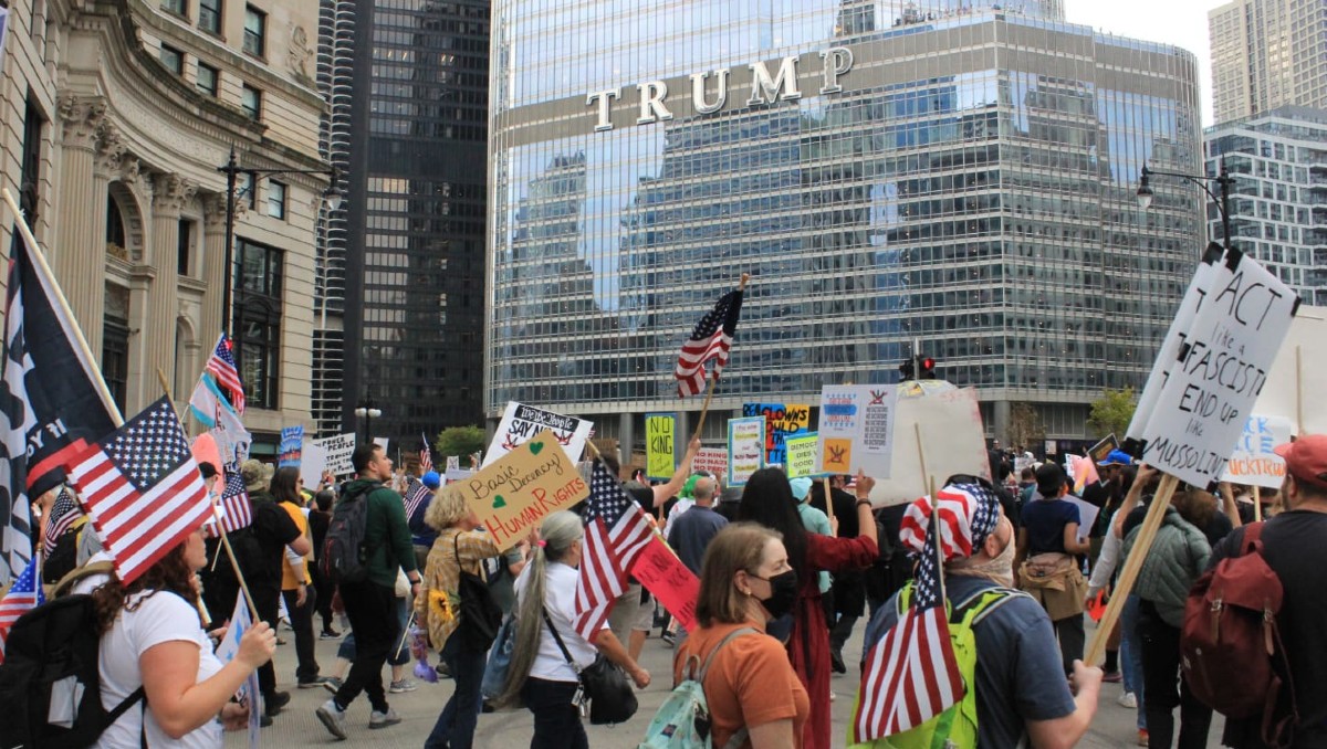 Cientos de pancartas señalaban al presidente Trump, su forma de gobernar y sus políticas. | Especial