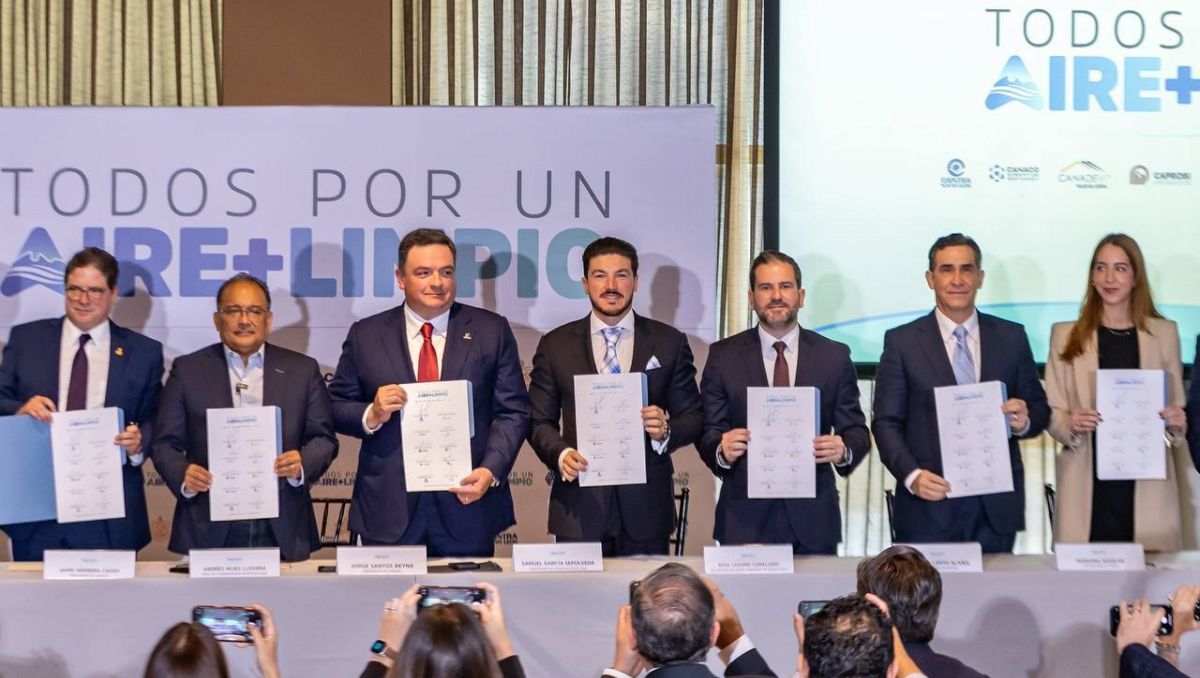 El gobernador Samuel García firmó por parte del Gobierno de Nuevo León. Especial