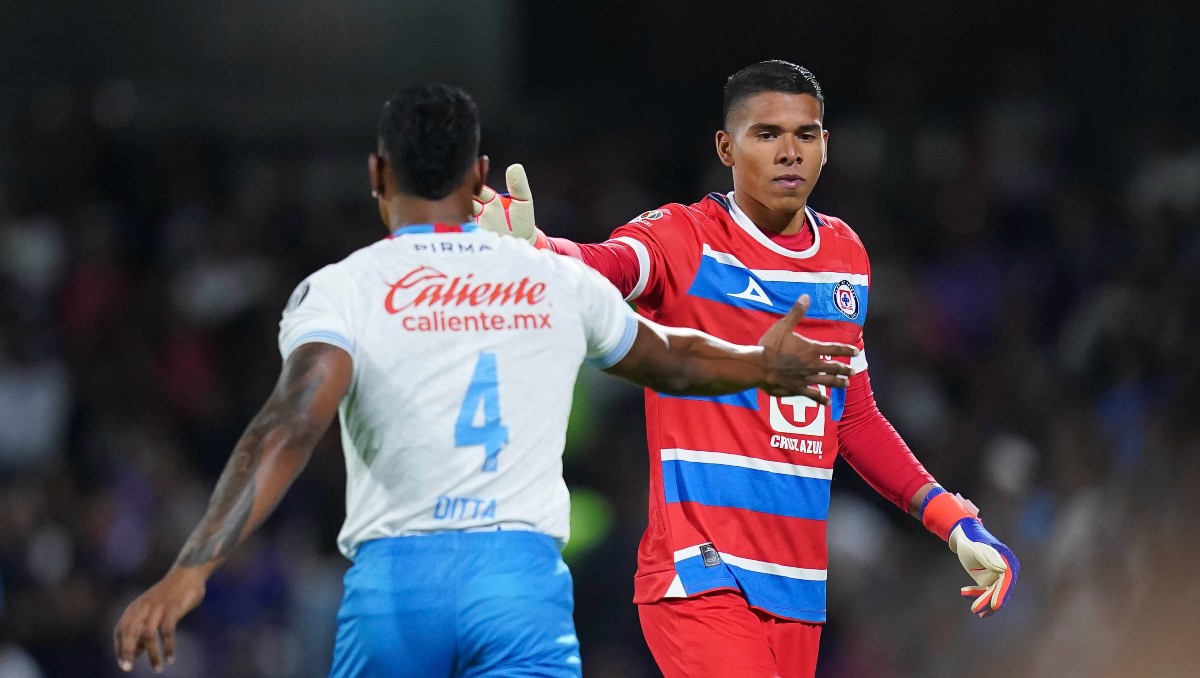 ¿Por qué Willer Ditta y Kevin Mier no fueron titulares con Cruz Azul en el Clásico Joven ante América? (Imago7)