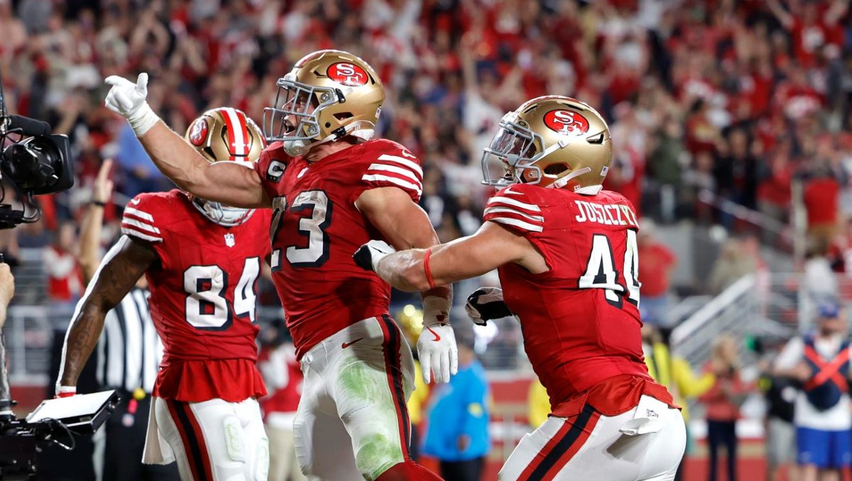 Christian McCaffrey guía a los 49ers a triunfo sobre Falcons (EFE)