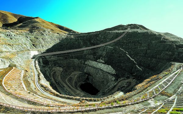 La explotación de estos minerales estratégicos es fundamental para la industria tecnológica. Shutterstock
