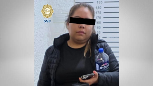 La mujer fue detenida tras hallarle un cuchillo de 15 centímetros.
