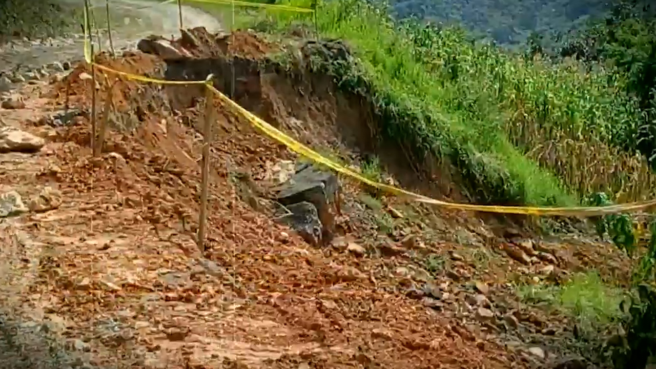 Lluvias torrenciales dejan comunidades incomunicadas en la Sierra Norte de Puebla