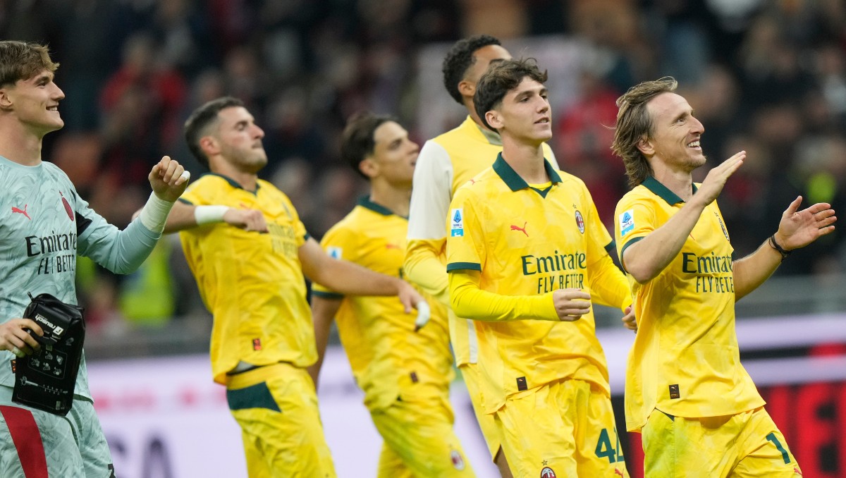 Milan toma el liderato de la Serie A tras vencer a la Fiorentina (AP)