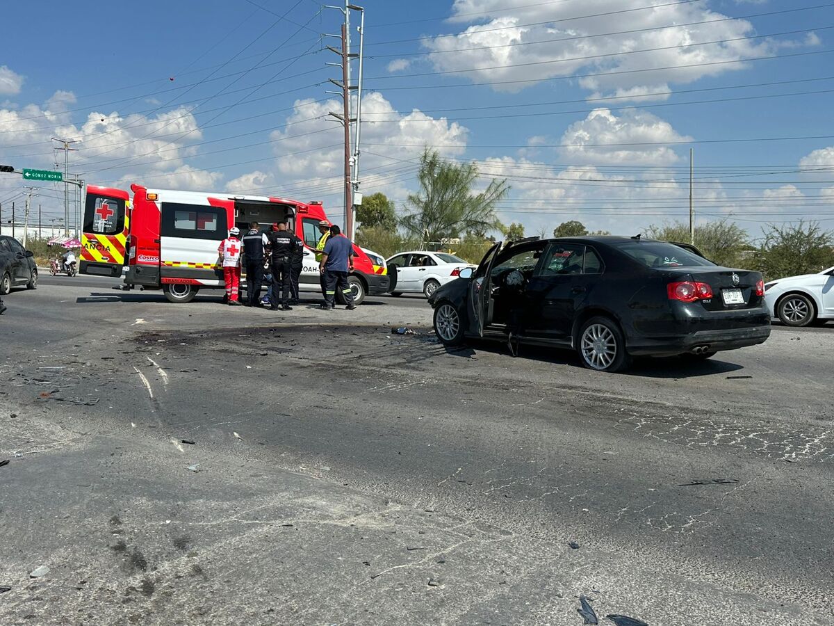 Paramédicos revisaron el estado de salud de los conductores y tripulantes. | Especial