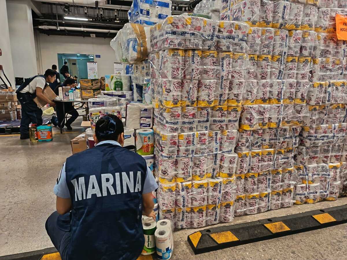 La Semar ha coordinado la entrega de vivires a familias afectadas por inundaciones. | Especial