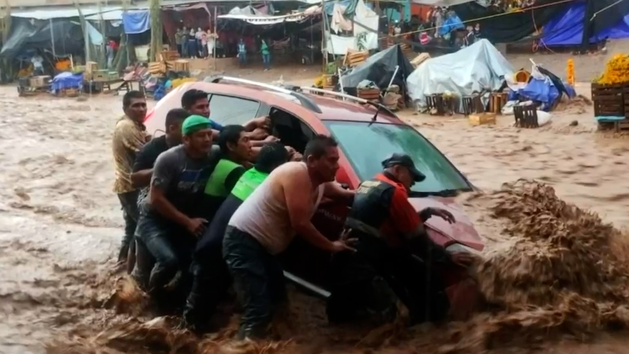 Tromba causa severos daños en Tlapa, Guerrero