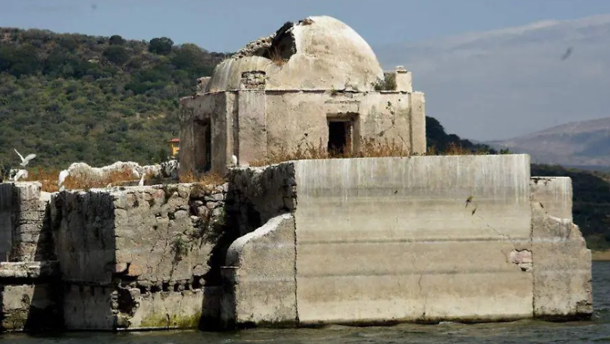 Tras más de 50 años sumergida, colapsó la cúpula del Templo dedicado a la Virgen de los Dolores, en la presa La Purísima.