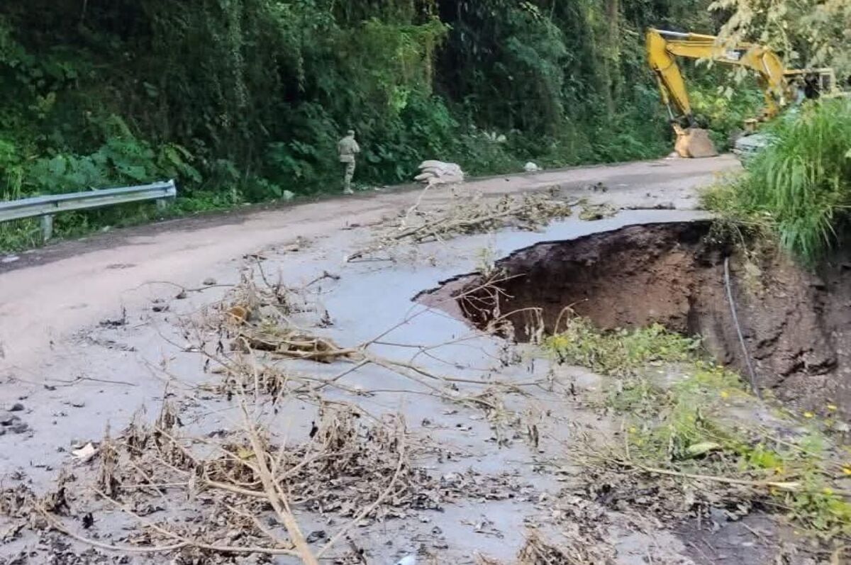 Suman más de 200 caminos liberados y 12 puentes reabiertos tras intensas lluvias en Hidalgo