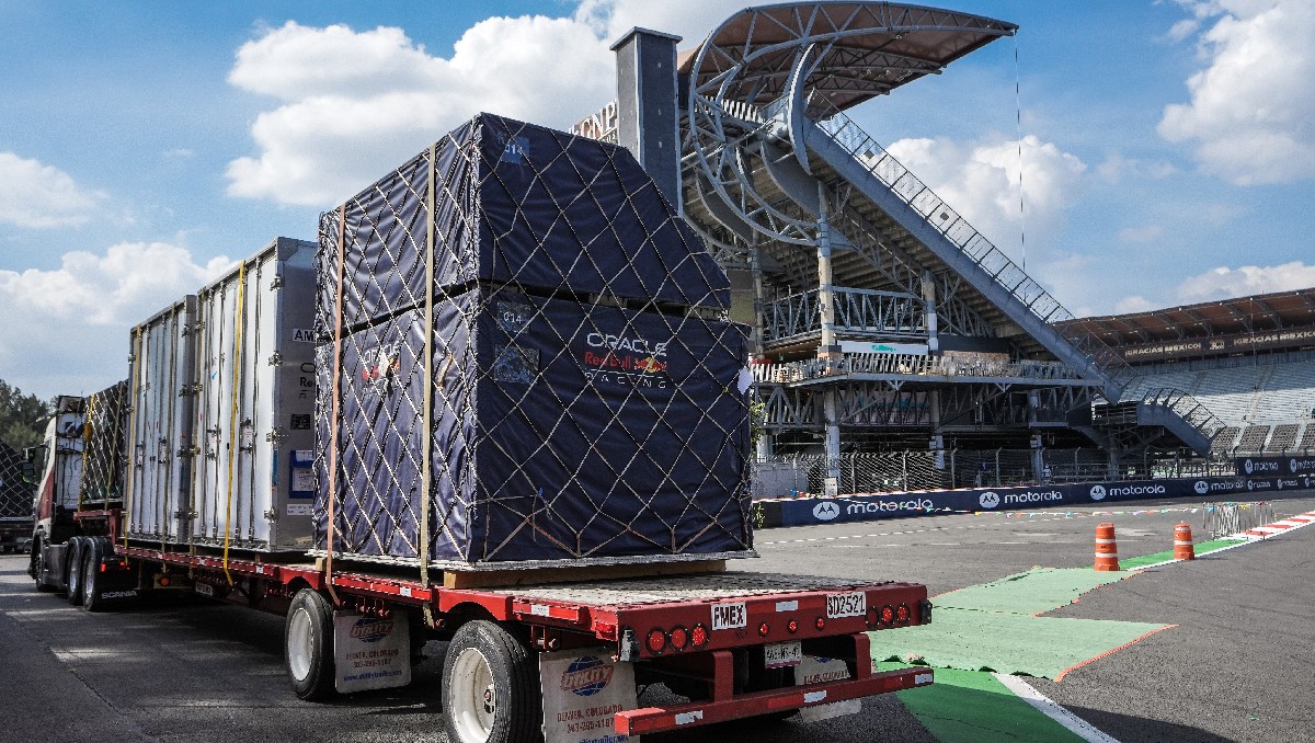 Cargamentos de escuderías llegan al Autódromo Hermanos Rodríguez para el GP de México 2025 (Cortesía)