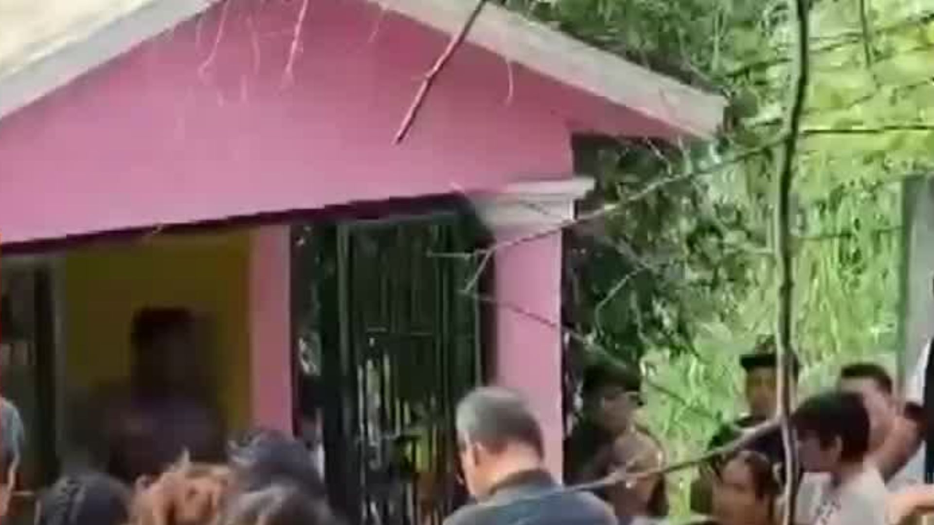 En Chiapas, madre sepulta a su hijo encontrado en una fosa clandestina hace unos días