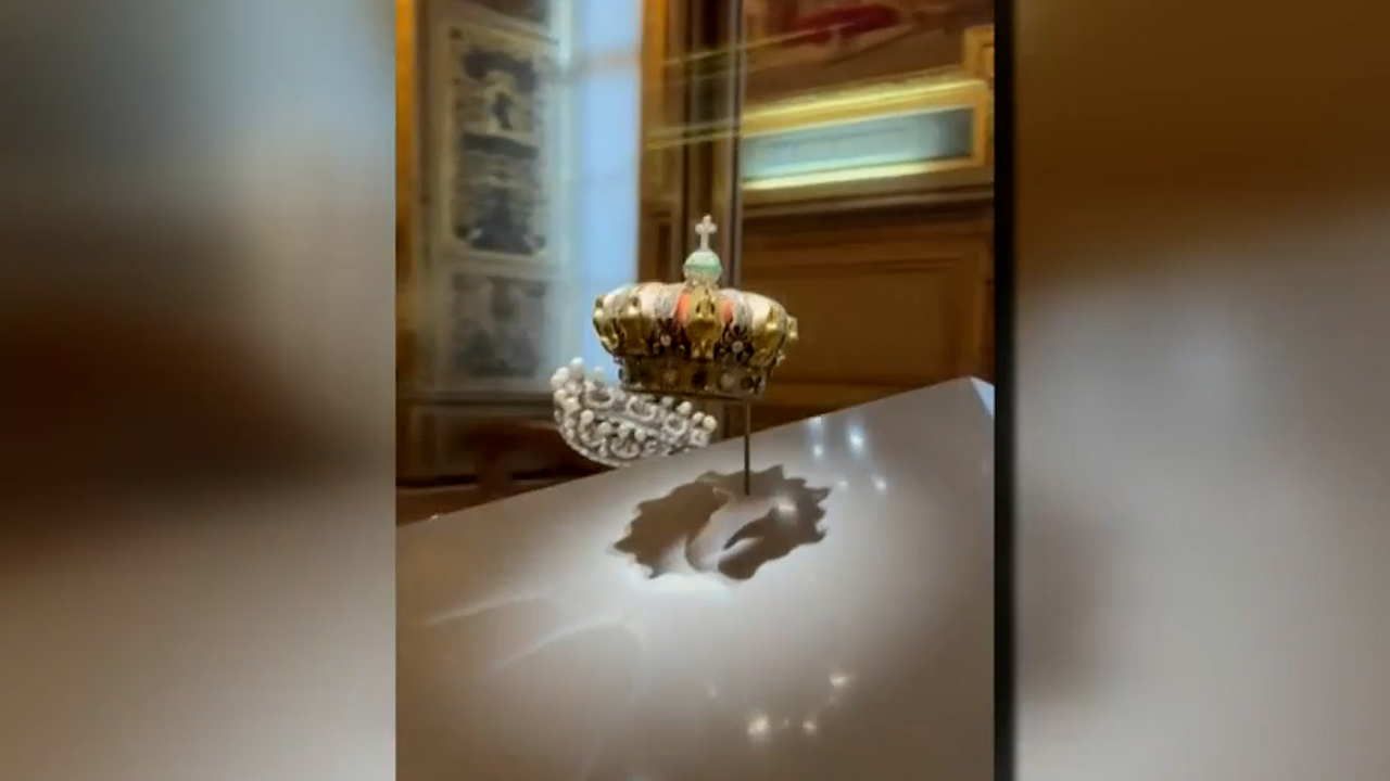 Difunden video de las joyas robadas del Museo del Louvre antes del hurto