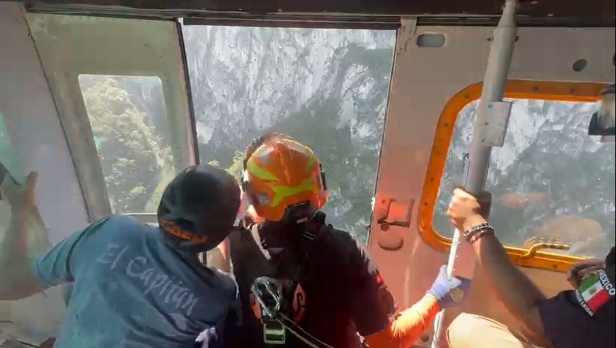 Elementos de PC utilizaron un helicóptero y drones para la búsqueda. | Especial.
