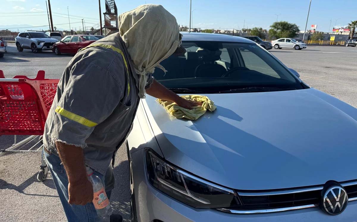 Ex trabajador de AHMSA ahora lava coches. l Especial
