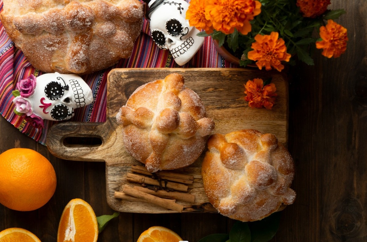 El pan de muerto representa un respiro vital para las micro y pequeñas panaderías. | Foto: Freepik