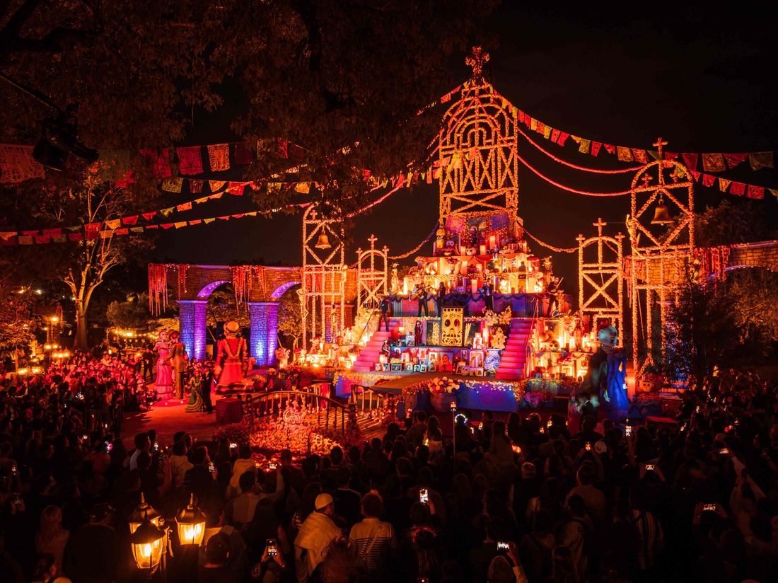 Una de las atracciones es la ofrenda monumental de más de 15 metros de altura. (ESPECIAL)