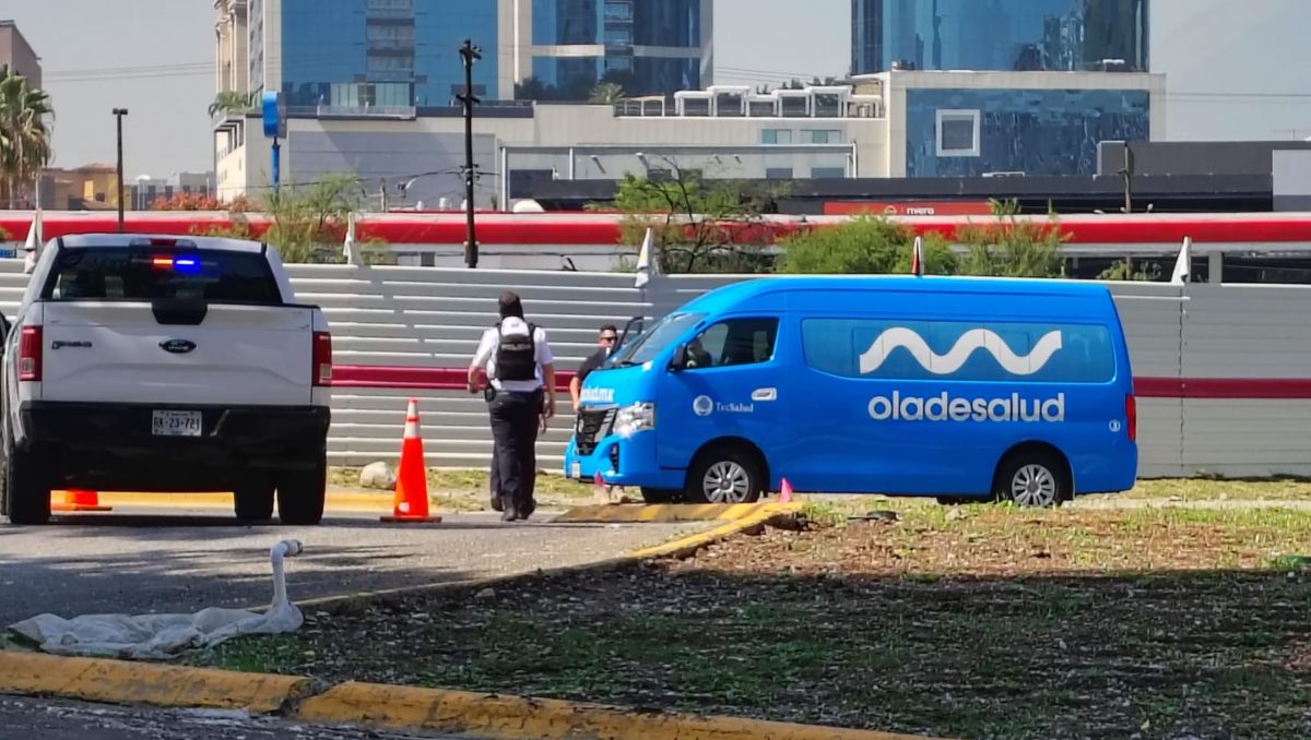 La camioneta recuperada fue resguardada por policías municipales. Agustín Martínez