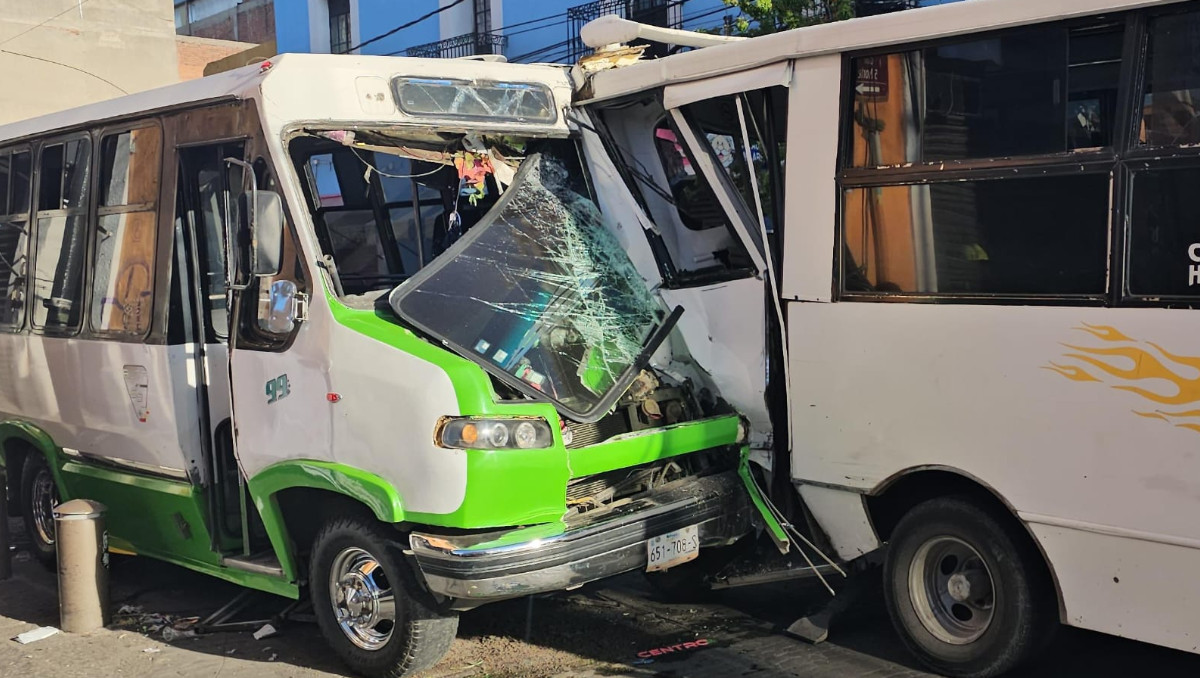 Choque entre unidades de transporte público en Puebla | Daniel Hernández