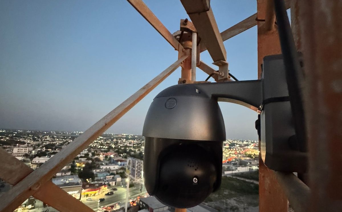 Los dispositivos estaban instalados en espectaculares, antenas y torres de comunicación. | Publicación de Secretaría de Seguridad Pública Tamaulipas