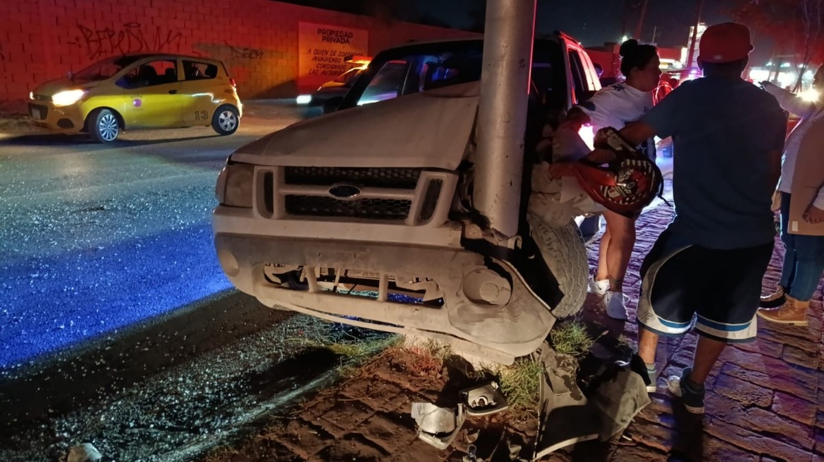 Familiares del adulto mayor llegaron y se lo llevaron en un vehículo particular a recibir atención médica. | Especial