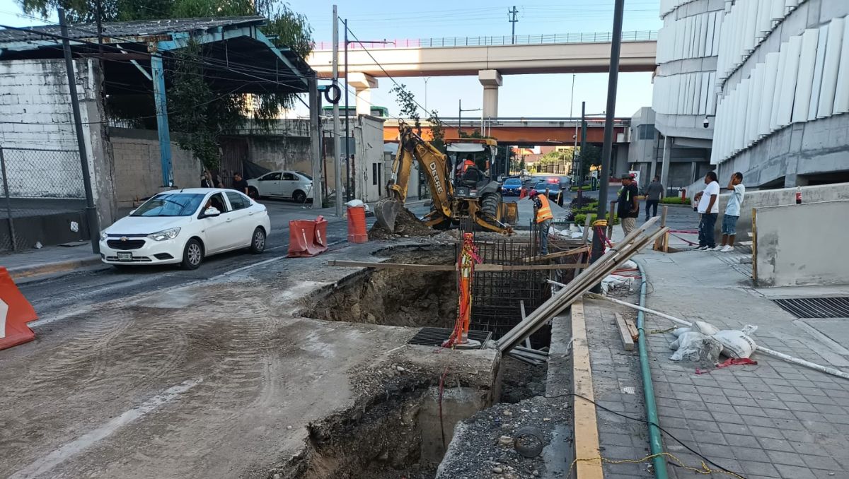 Frente a la Torre Luzía se encuentra un gran socavón. | Israel Santacruz