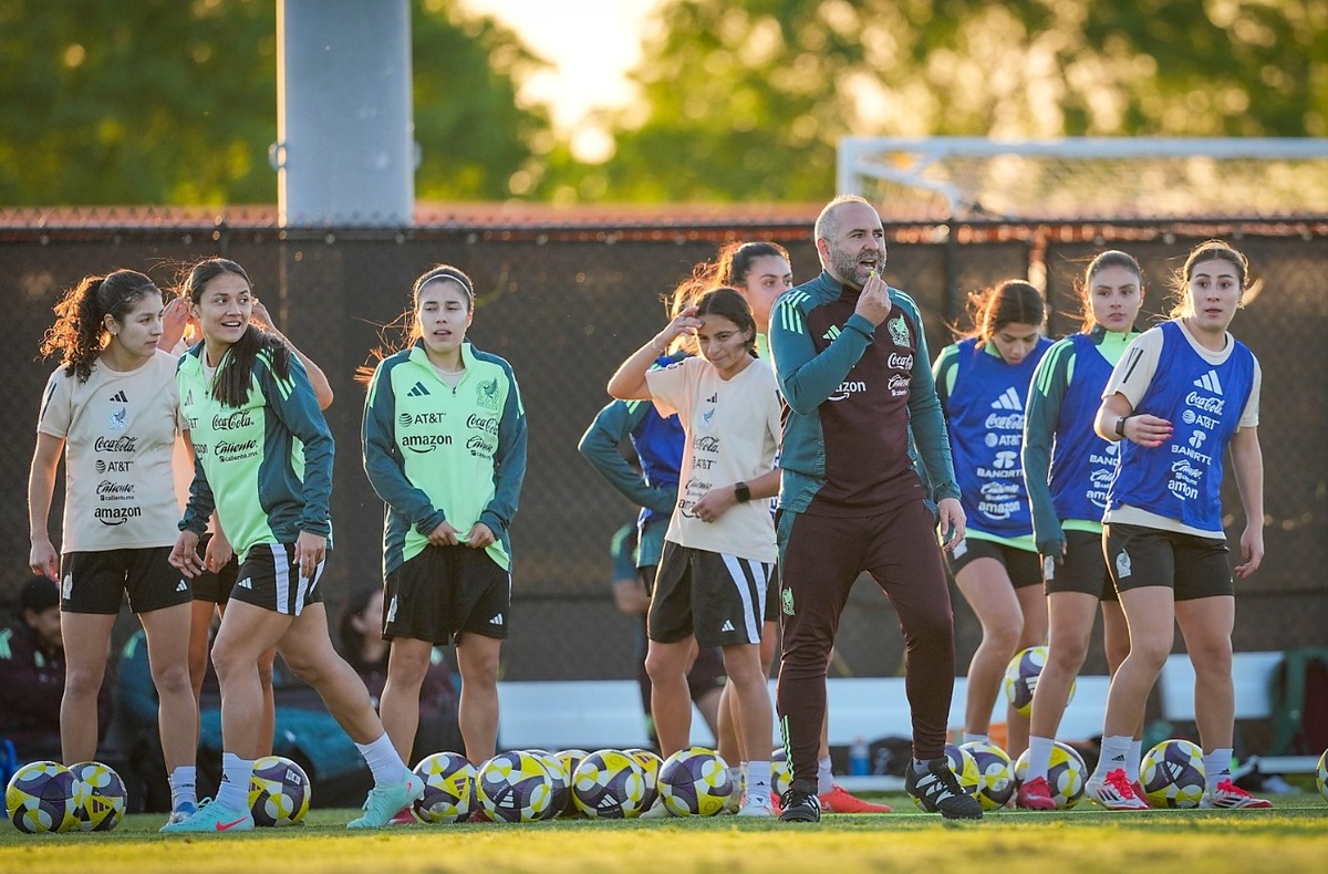 Pedro López destaca el trabajo en conjunto para la transformación de la Selección Mexicana Femenil (Imago7)