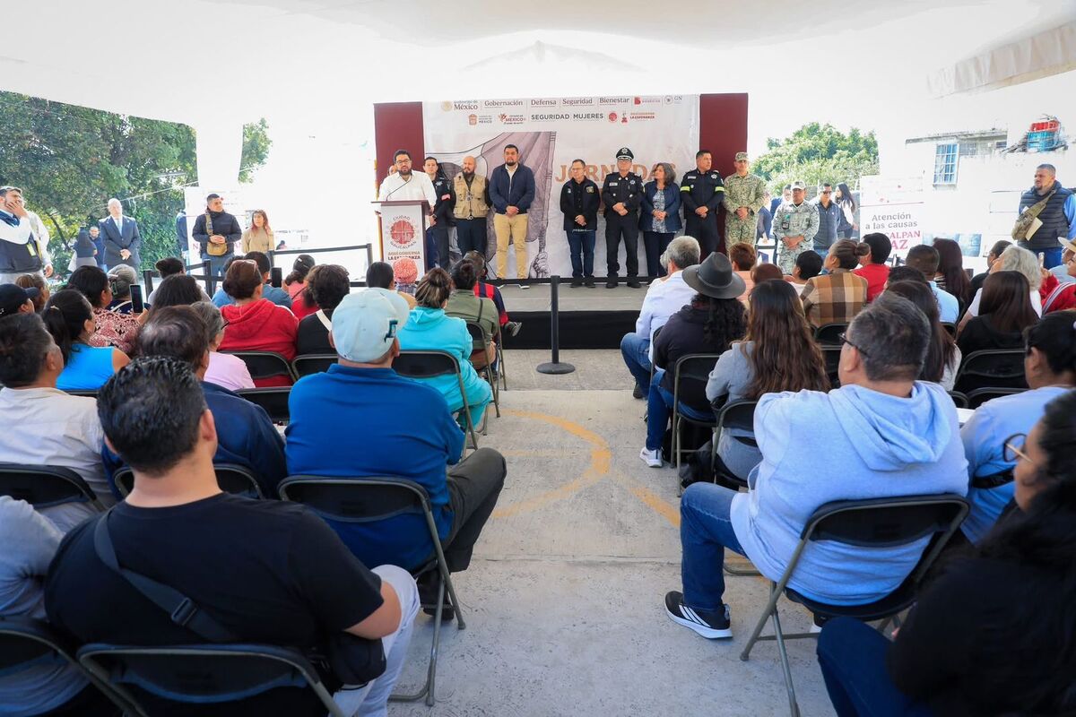 Personas participan en la Jornada por la Paz en la colonia La Presa, Naucalpan | Especial