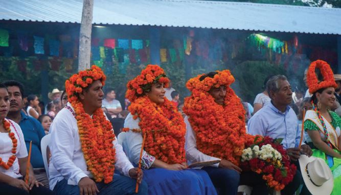 Como parte del ritual se enterró un tapataxtle en un gesto de agradecimiento a la madre tierra. (Cortesía)