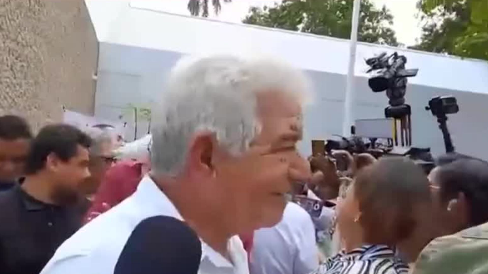 En Tabasco, Ramiro López, hermano de AMLO, se niega a hablar de nuevo de sus ranchos